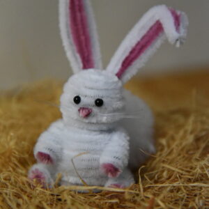 Sitzender Mini- Hase