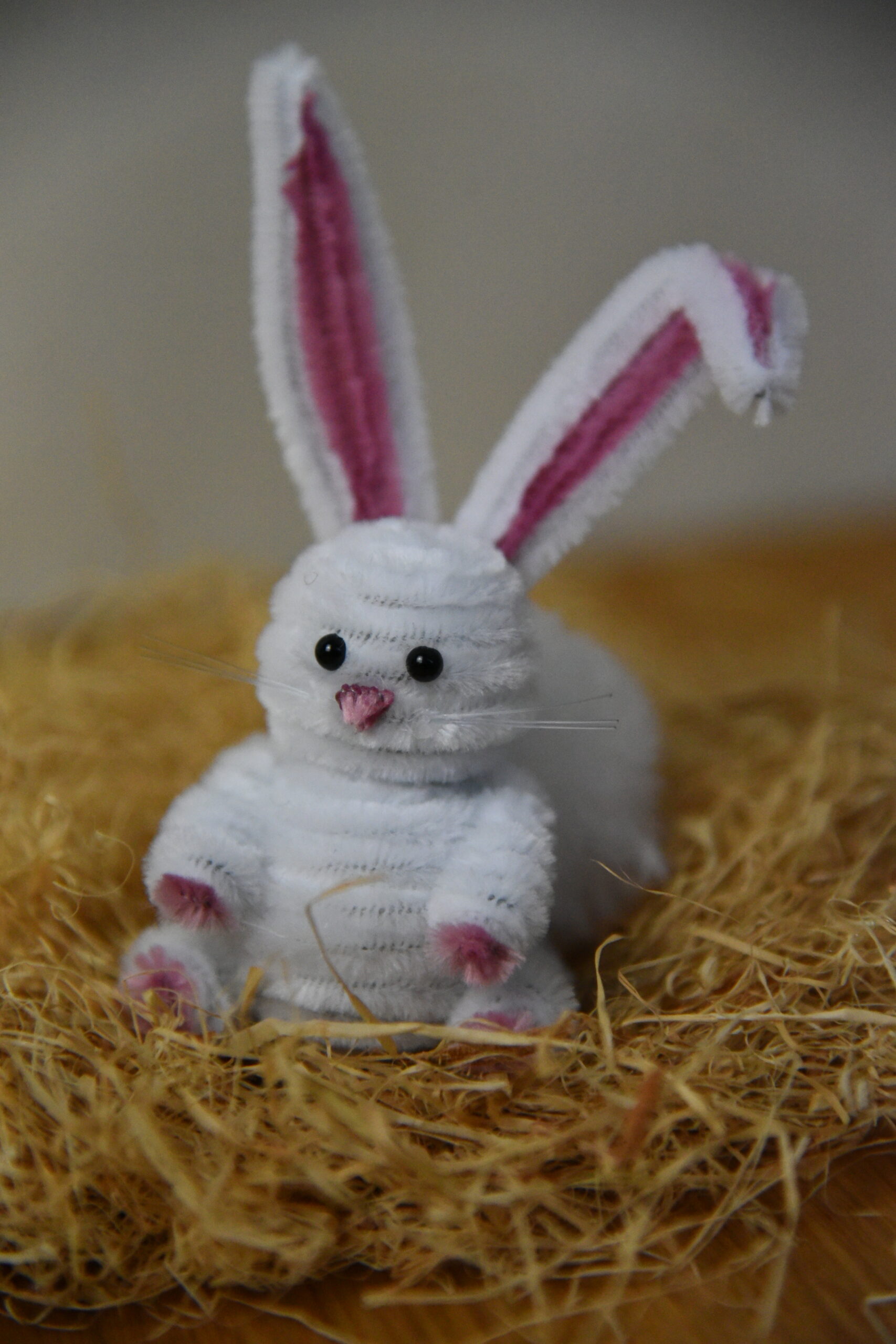 Sitzender Mini- Hase